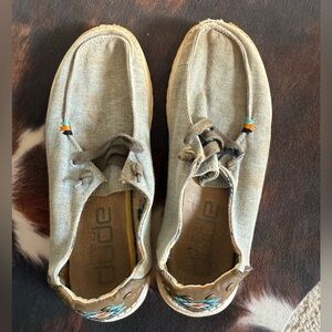 Hey Dude women’s 9